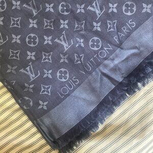 Louis Vuitton Classic Wrap Shawl